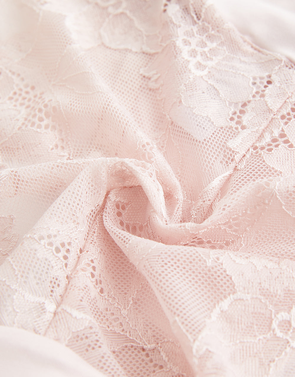 無痕 l 緞面x刺繡蕾絲美臀中低腰內褲