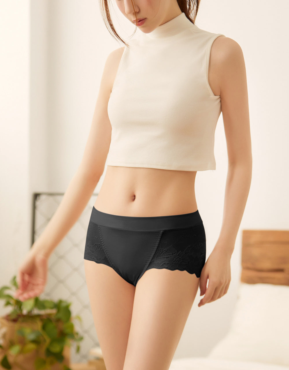 無痕 l 緞面x刺繡蕾絲美臀中低腰內褲