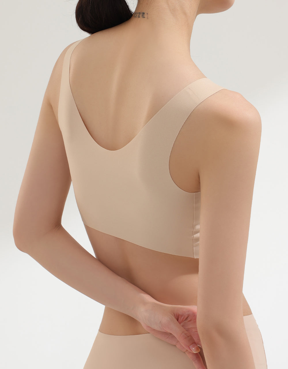 無重力 l 超薄無痕寬肩帶小可愛背心 (半固定杯)